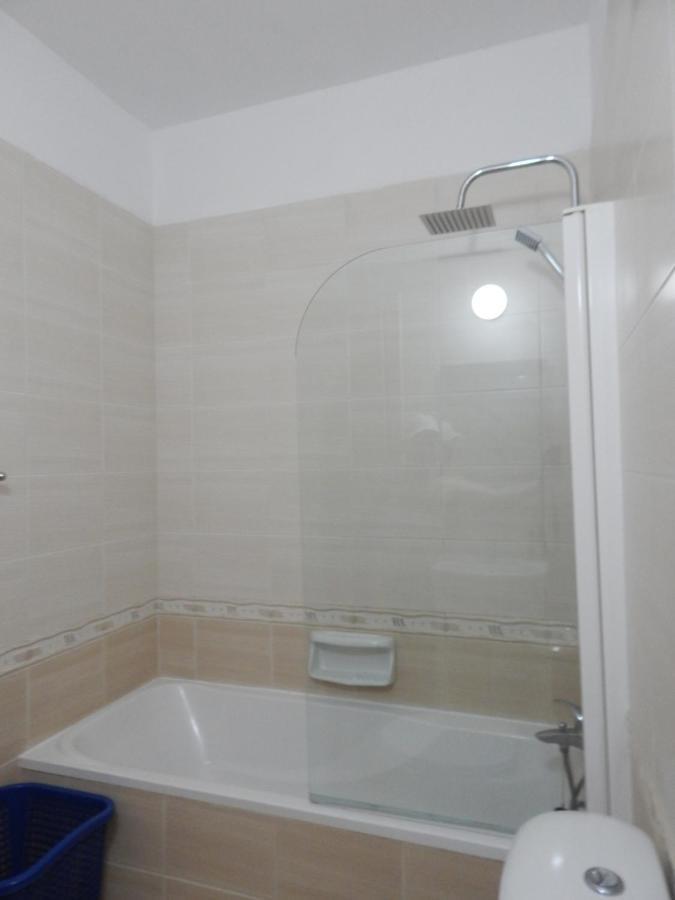 Barlee'S Apartment Paralimni Exterior photo